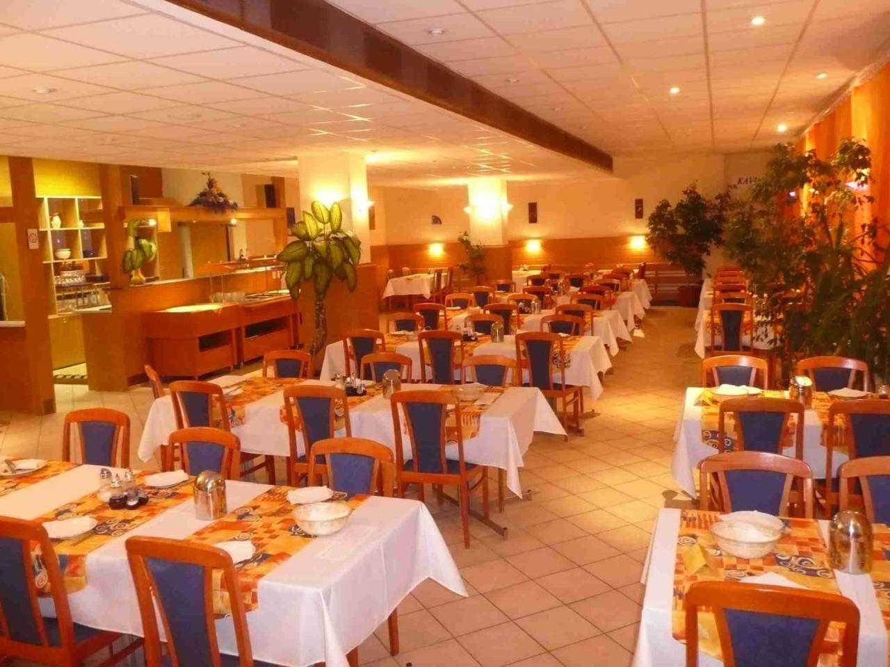Hotel Pramen - Sivek Hotels Дудинце Экстерьер фото