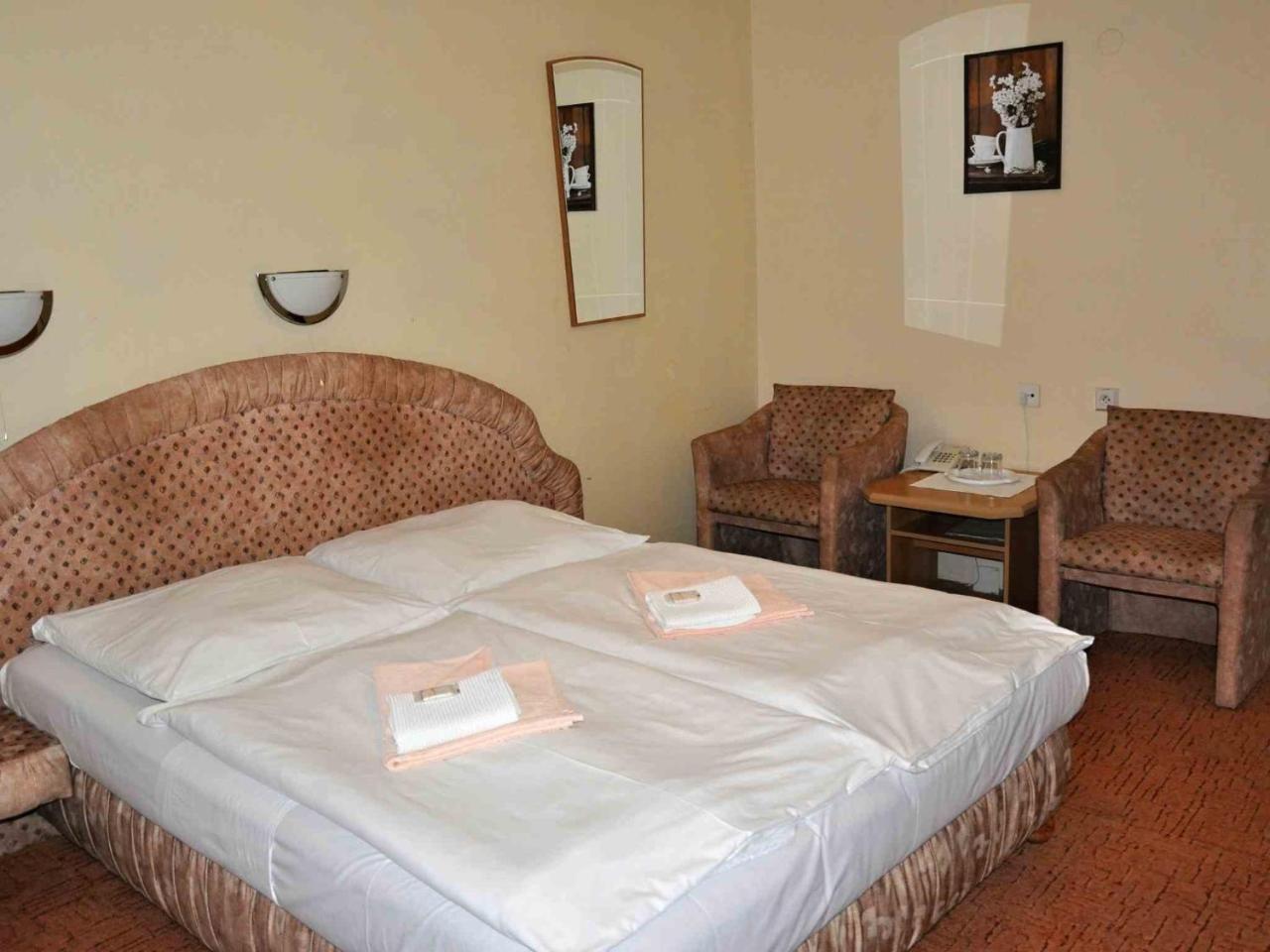 Hotel Pramen - Sivek Hotels Дудинце Экстерьер фото
